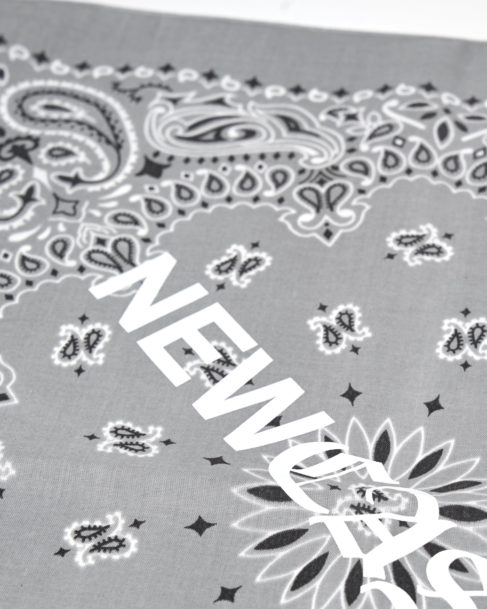 NC TEXAS BANDANA（GY） – NEWCASTER